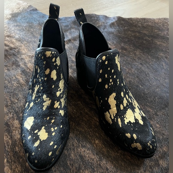 Django & Juliette Women's Cobys Pony Hair Bootie - Picture 5 of 11